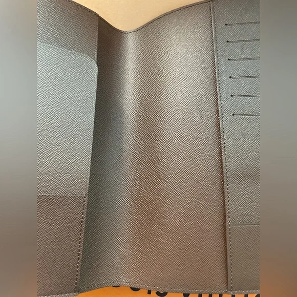Sold❌❌Louis Vuitton Desk Agenda Cover
❣️❣️In High Demand❣️❣️ - Picture 9 of 16